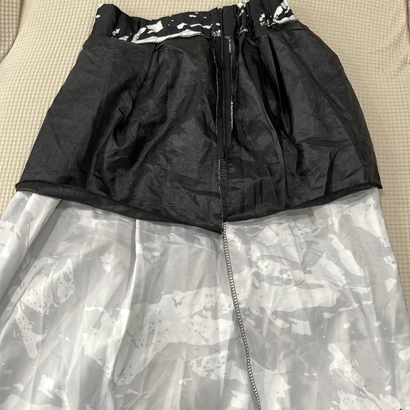 Beautiful skirt - Picture 3 of 3